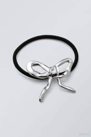Weekday Metal Bow Hair Elastic Srebrne | ZDRB2800
