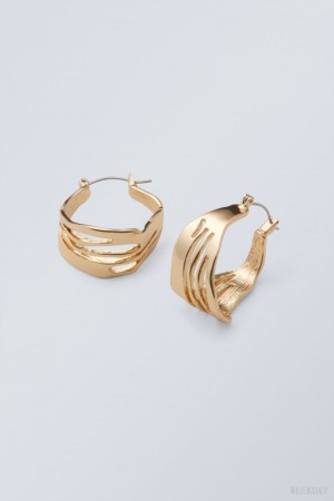 Weekday Motion Hoop Earrings Golden | IIST8140