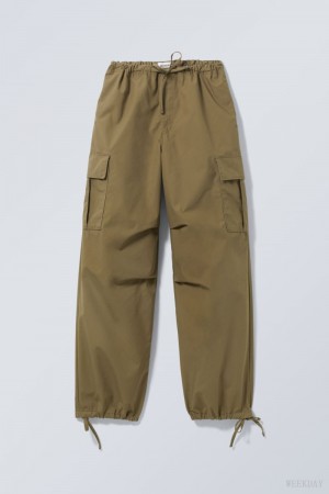 Weekday Parachute Loose Cargo Trousers Khaki | ONCZ2483